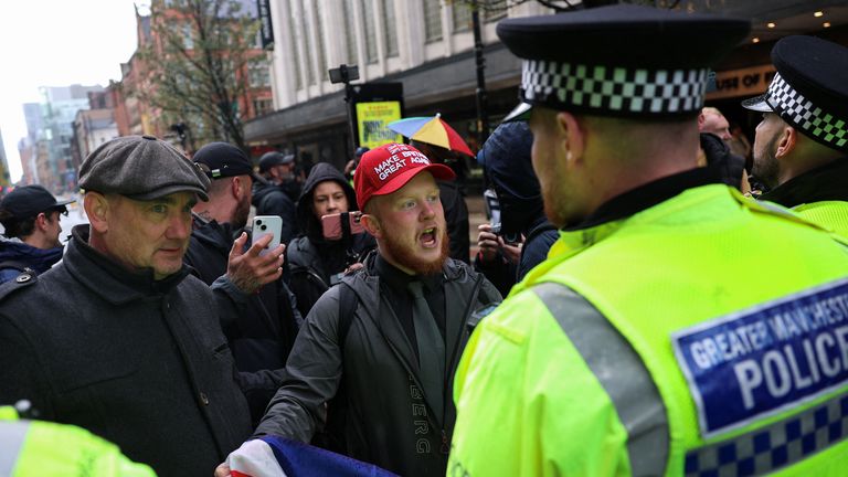 Przyprowadzanie do obrotu w Manchesterze. Zdjęcie: Reuters