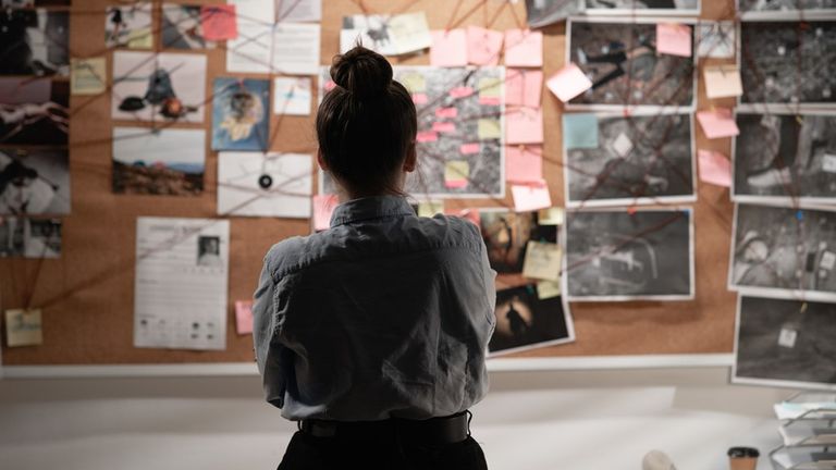Bycie prywatnym detektywem oznacza mniej czerwonych sznurków i tablic korkowych, a więcej zgodności z RODO i prawem, mówi LaCorte. Zdjęcie: iStock