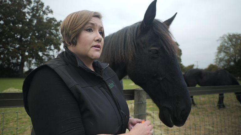 The Horse Trust'ın CEO'su Jeanette Allen, Quaker ile birlikte