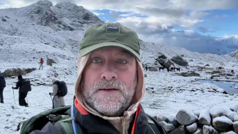 Everest trekker Rob Mason describes lucky escape after hundreds stranded on mountain by blizzard