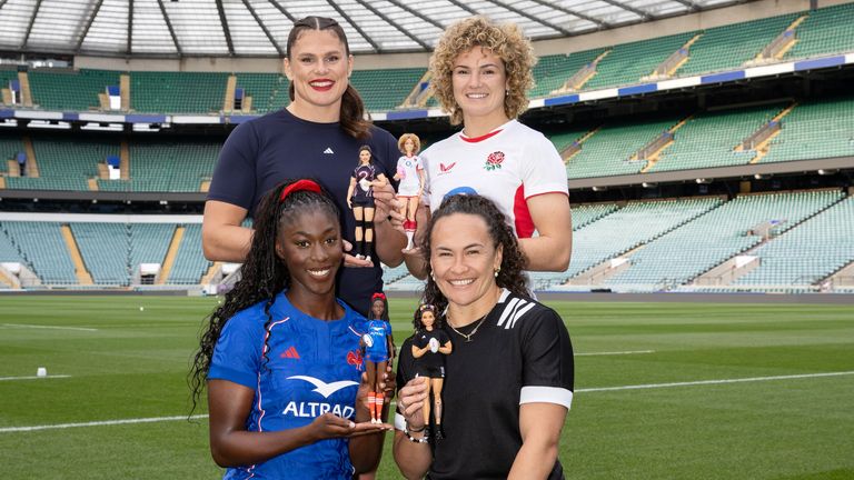 (LR) Ilona Maher (USA), Ellie Kildunne (Eng), Nasinasra Count (FRA) i Portia Woodman-Wickliffe (NZ) 