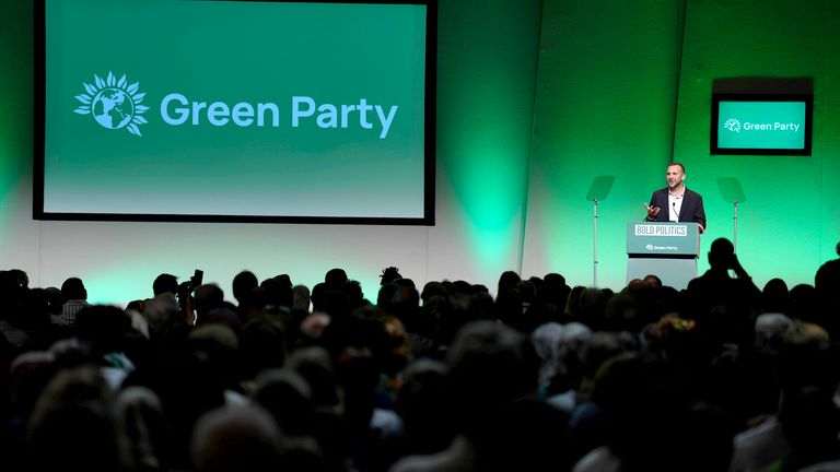 Polanski przemawia podczas konferencji Partii Zielonej. Zdjęcie: Pa