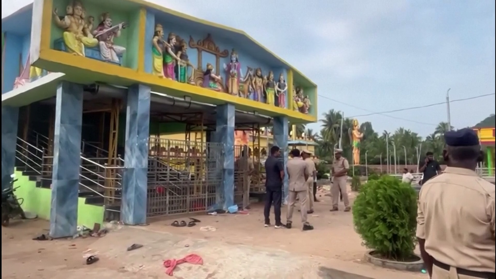 Nine dead in crowd crush at temple in India