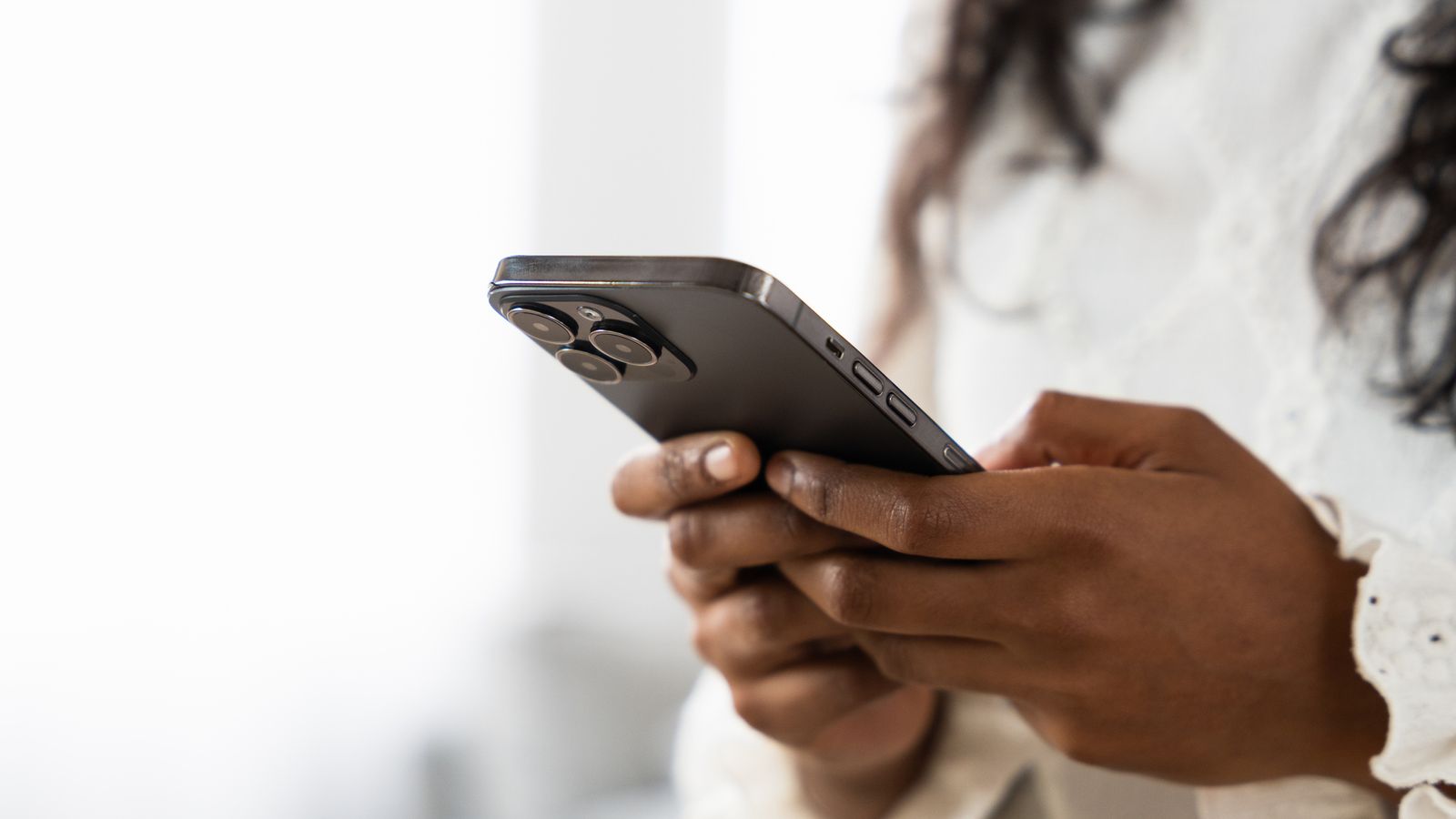 Teenagers ask judges to block Australia's ban on social media for children