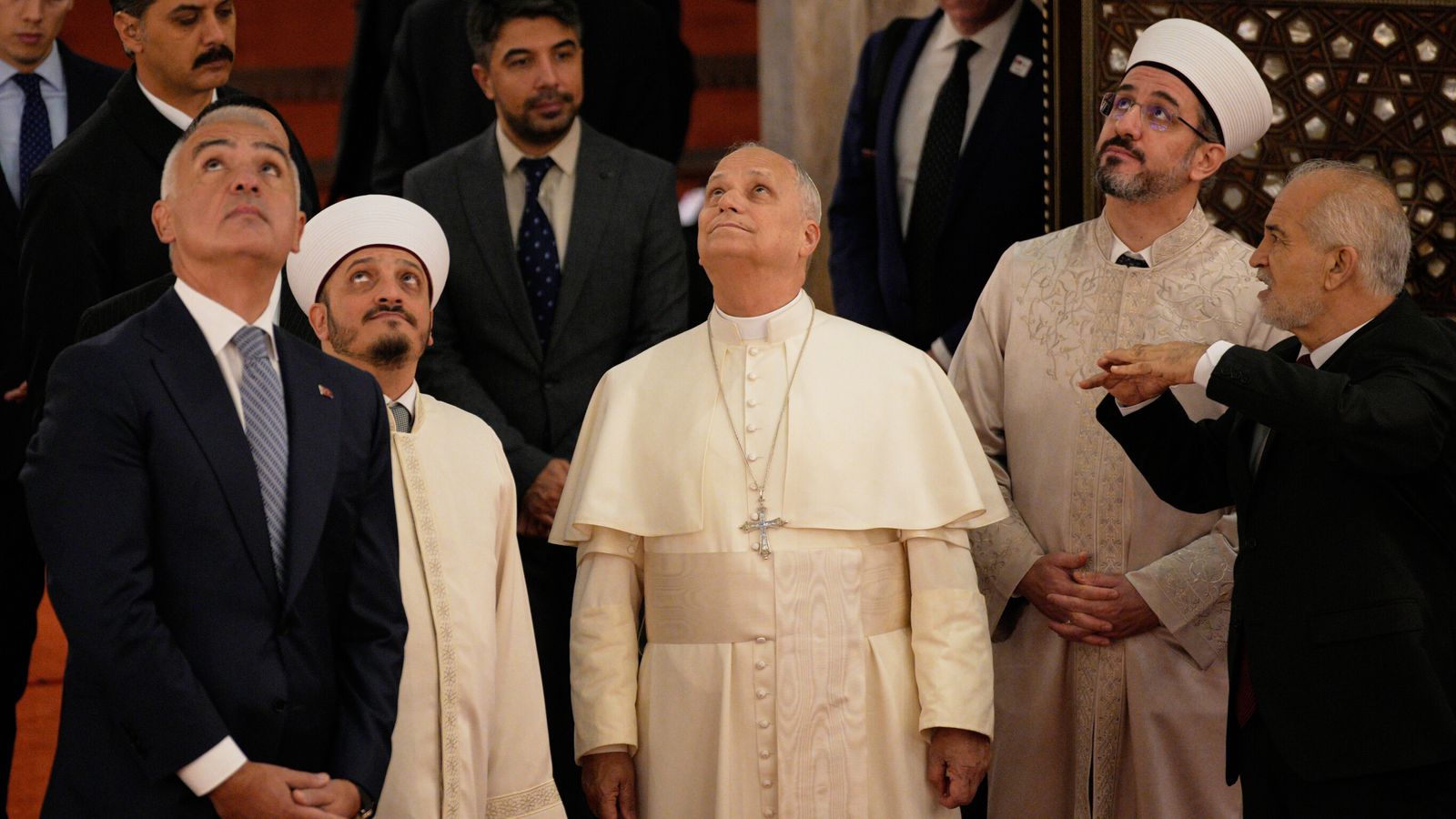 Pope Leo visits Istanbul's Blue Mosque during first overseas visit