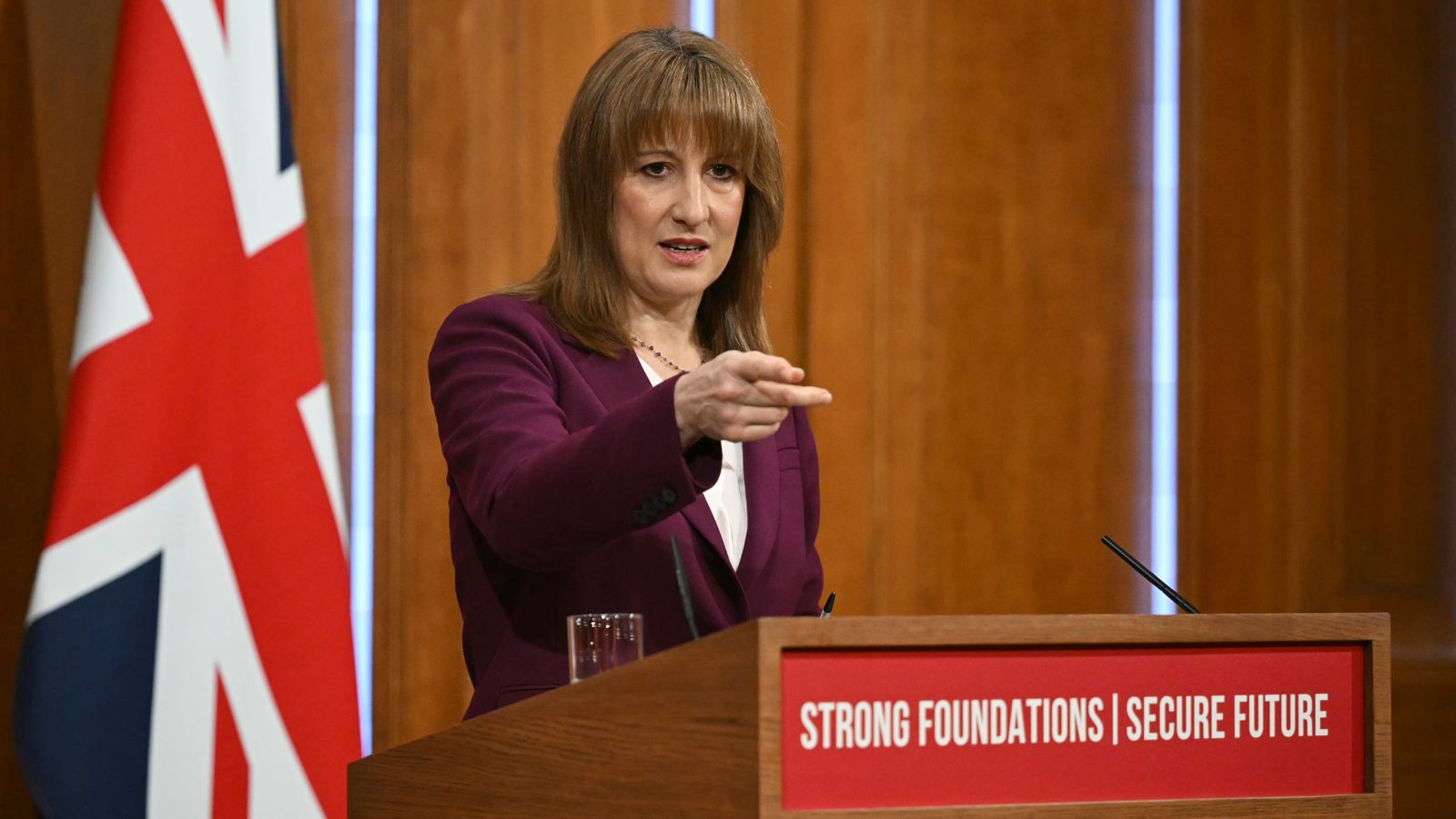 Why Chancellor Rachel Reeves chose ‘shock and awe’ 8am news conference Why Chancellor Rachel Reeves chose ‘shock and awe’ 8am news conference