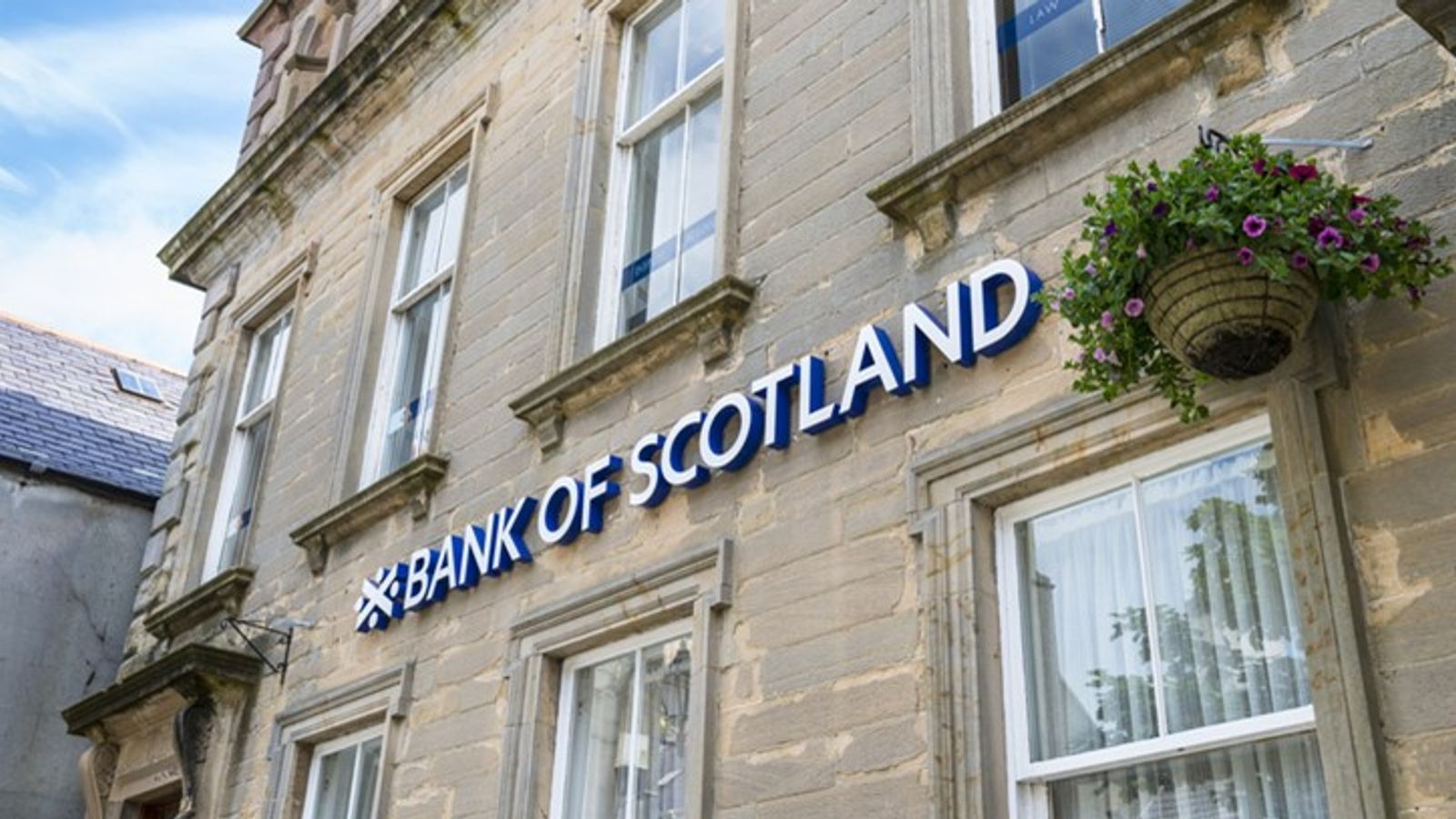 UK bank fined for breaking Russia sanctions