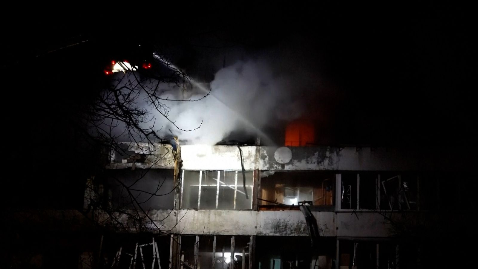 Overnight strikes in Ukraine and Russia as peace talks continue | World ...
