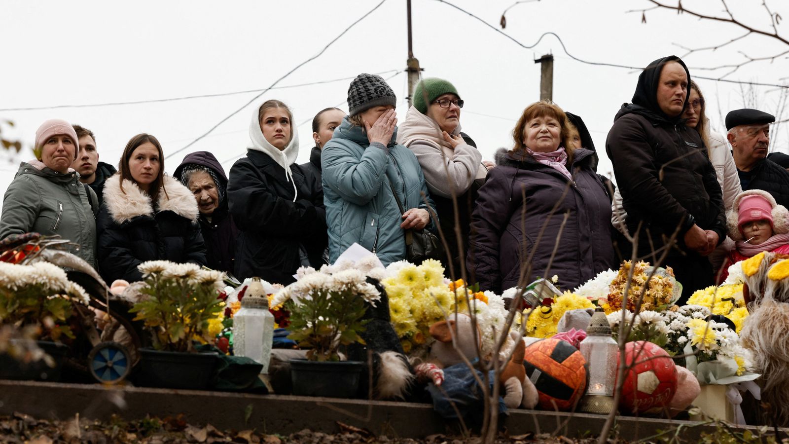 We face losing major partner or dignity, says Zelenskyy – as US sets peace plan deadline