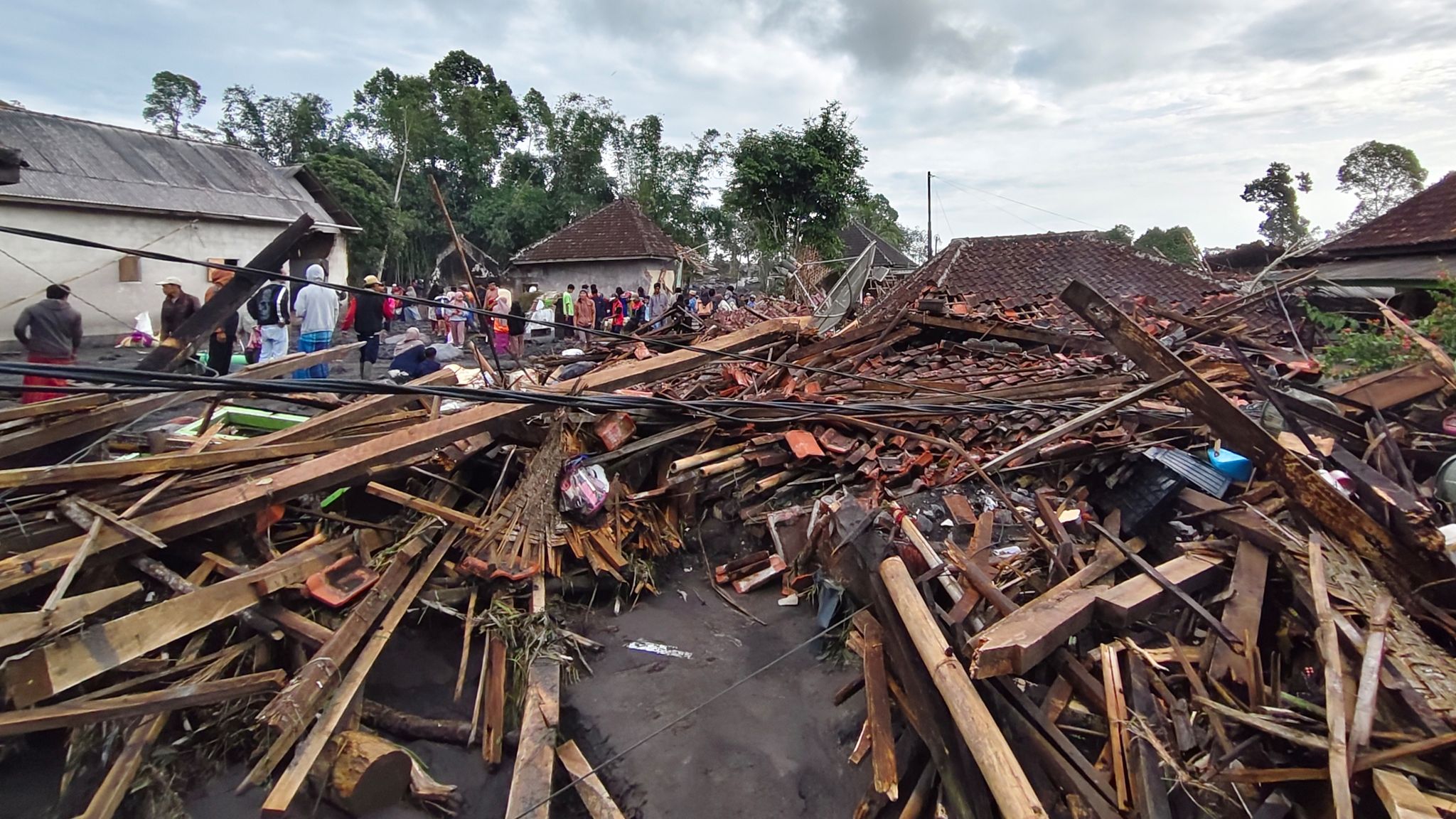 Nearly 1,000 evacuated as erupting Indonesian volcano covers villages ...