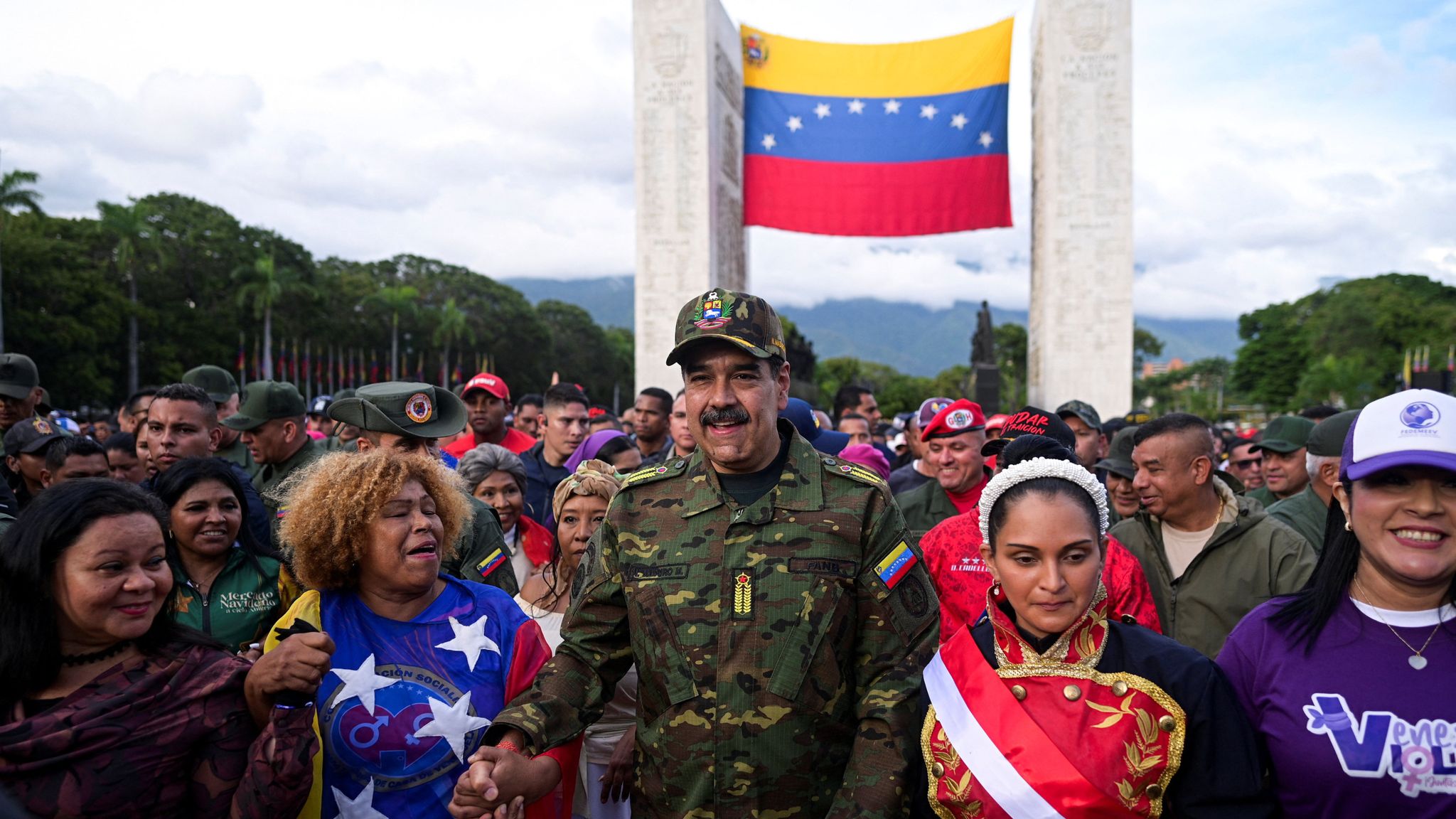 Venezuela: Maduro brandishes sword and vows to defy any US attempt to ...