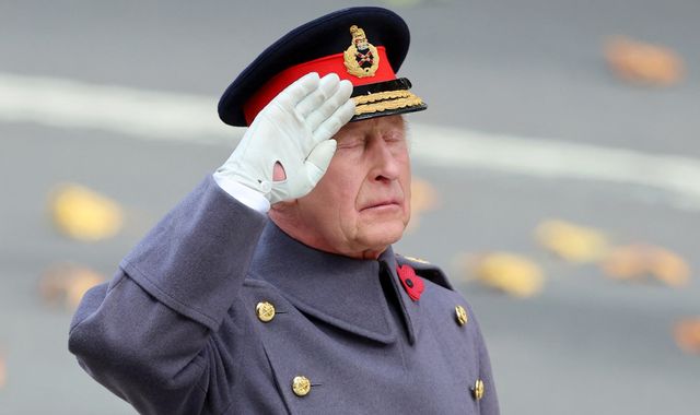 King leads nation in two-minute silence during Remembrance Sunday service  at Cenotaph - Channel 103