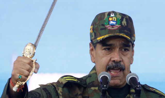 Venezuela: Maduro brandishes sword and vows to defy any US attempt to overthrow his government