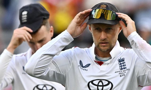 Ashes: Joe Root wants England to respond after multiple fielding errors give Australia advantage in second Test