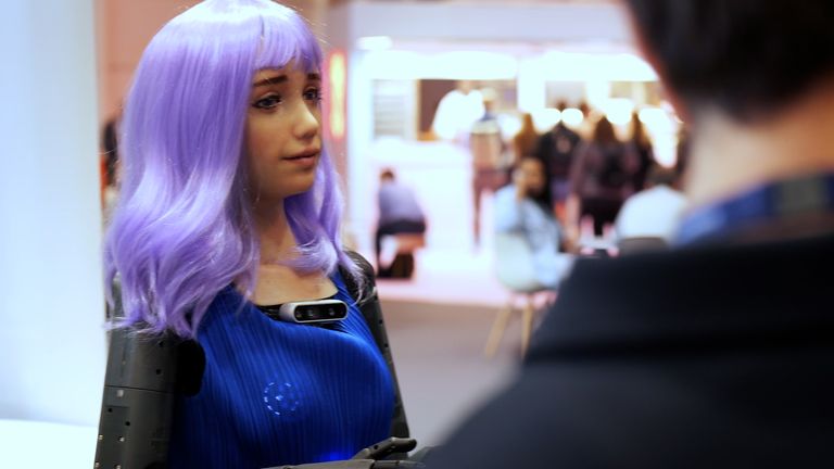 Desdemona, um robô músico humanóide com IA, participou no Web Summit