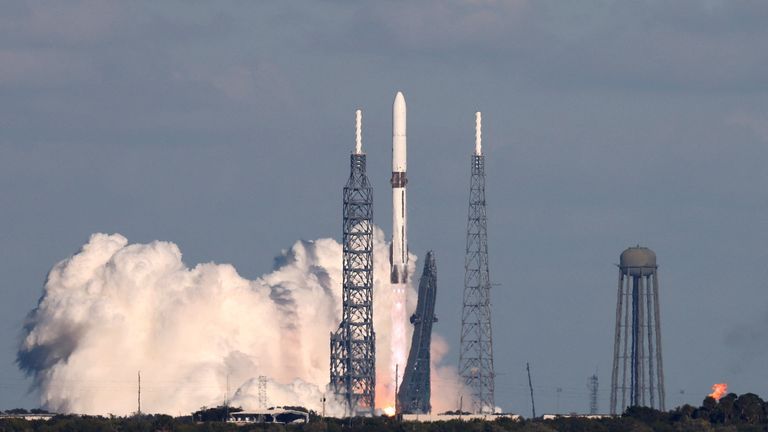A Blue Origin New Glenn rocket launches on NASA&#39;s EscaPADE mission, which is carrying two satellites to orbit Mars, from the Cape Canaveral Space Force Station in Cape Canaveral, Florida, U.S.
