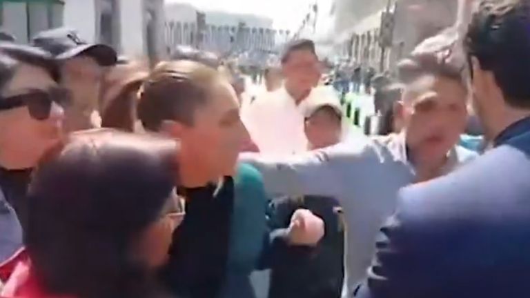 skynews-claudia-sheinbaum-groped_7073700 Presidente do México, Claudia Sheinbaum, apresenta queixa após incidente de apalpação | Notícias do mundo