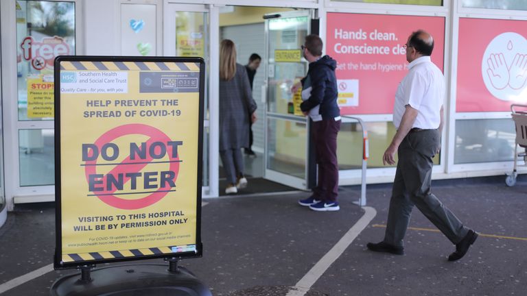 华纳博士提醒政府注意新冠病毒的指数增长轨迹。图片：PA