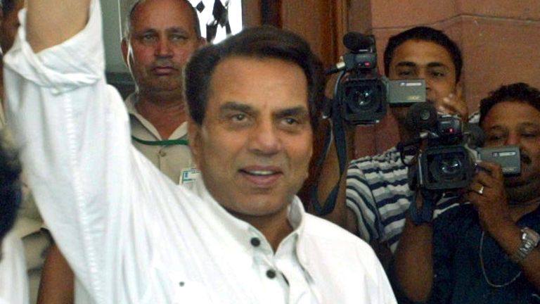 Dharmendra enters the Indian Parliament after his election in 2004. Pic: AP