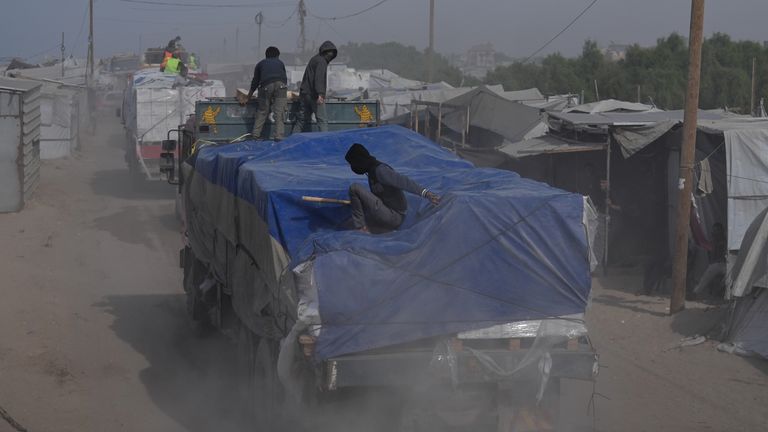 skynews-gaza-aid_7075408 Identificados os últimos restos de reféns devolvidos de Gaza | Notícias do mundo