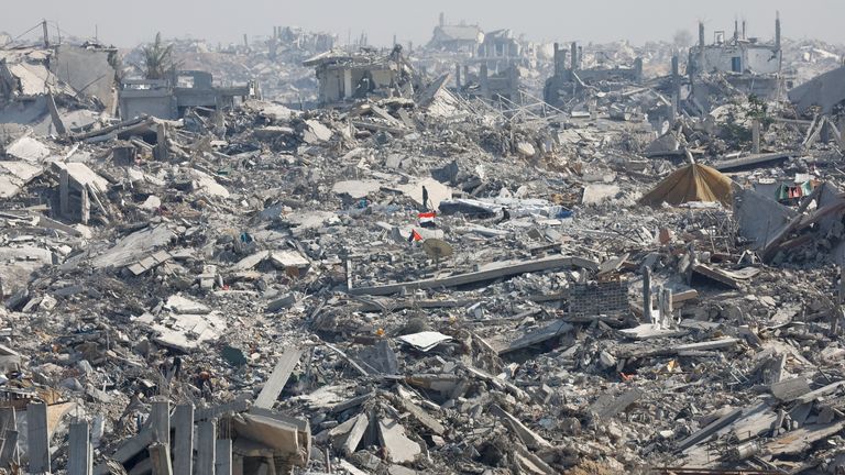 İki yıl süren İsrail saldırılarının ardından Gazze'nin büyük bir kısmı harabeye döndü. Resim: Reuters