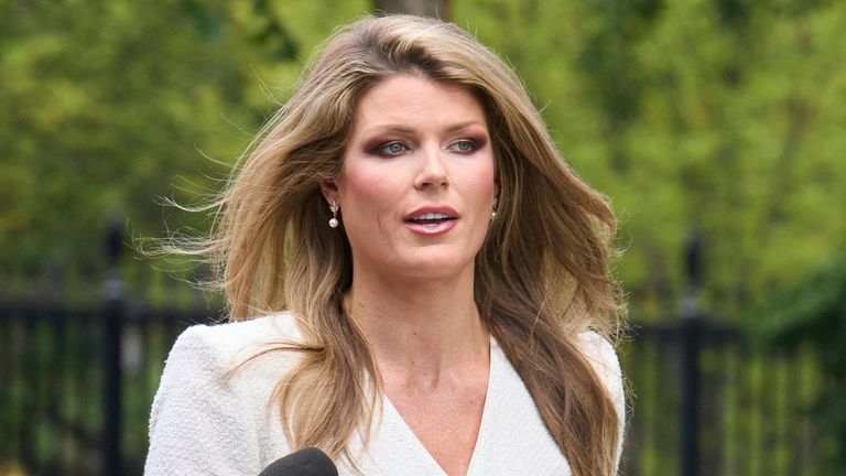 Federal bir yargıca göre, 20 Ağustos'ta Beyaz Saray'ın önünde görülen Lindsey Halligan yasadışı bir şekilde atandı. Dosya resmi: AP