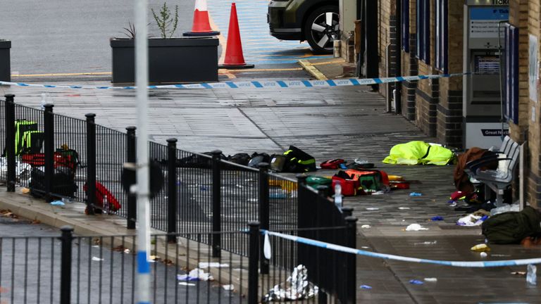 Następstwa masowego dźgnięcia nożem. Fot: Reuters