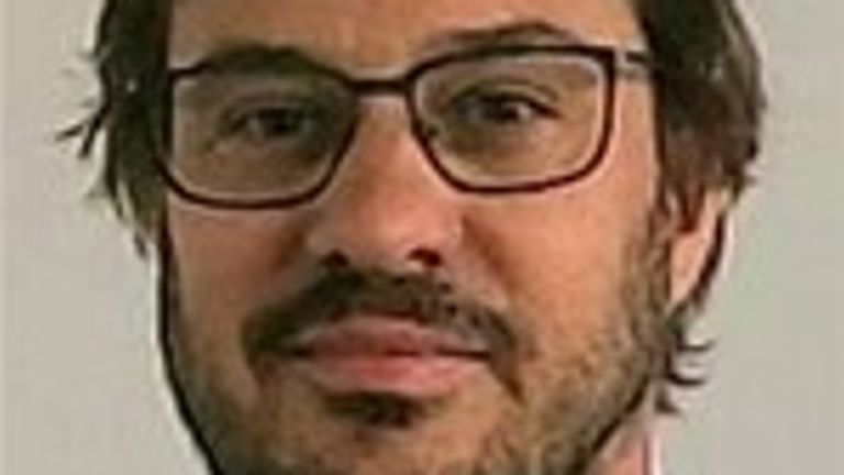 দলের সাথে ‘অসুবিধে’ হয়ে যাওয়ার পর কাউন্সিলররা টোরিদের সাথে বিভ্রান্ত হন