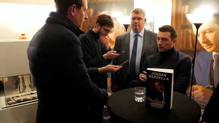 Premiera książki Bardelli następuje niecałe dwa lata przed wyborami prezydenckimi, które mają się odbyć wiosną 2027 roku