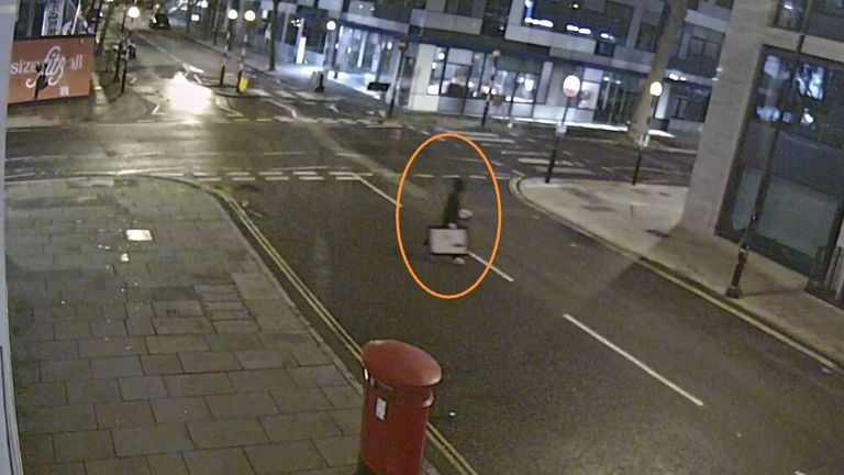 sky news
met police
banksy
stolen
thief
gallery