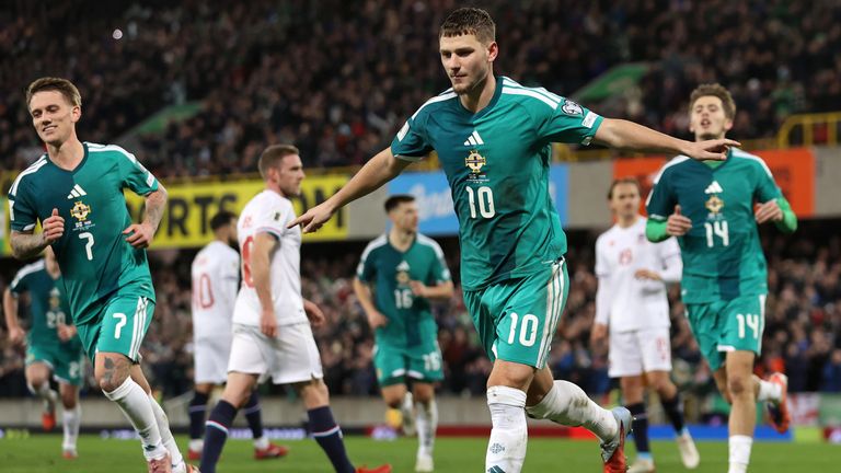 De Noord-Ier Jamie Donley viert maandag zijn doelpunt tegen Luxemburg in zijn laatste WK-kwalificatiewedstrijd. Foto: PA
