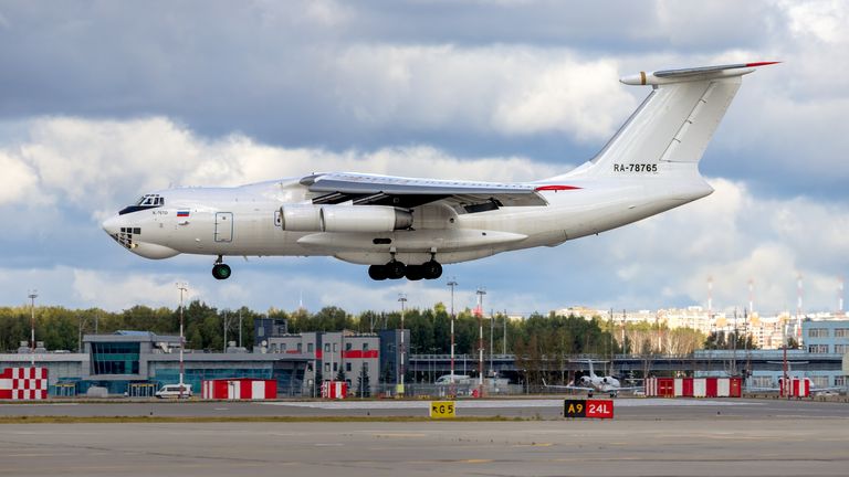 Pesawat kargo Ilyushin Il-76TD Rusia diyakini telah mendarat di Caracas. File foto: Telsek/Shutterstock
