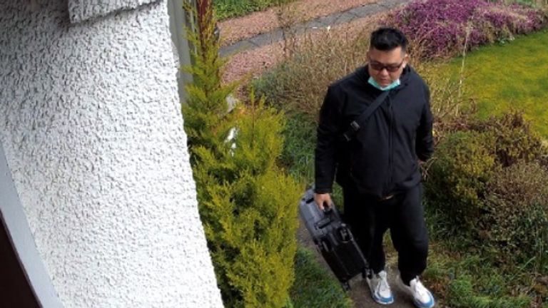 Seng Hok Ling arrives at a rented property. Pic: Met Police 