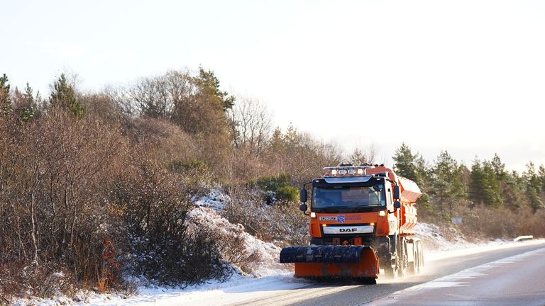 Perthshire'daki Blair Atholl yakınlarındaki A9'da bir kar temizleme aracı. Resim: PA
