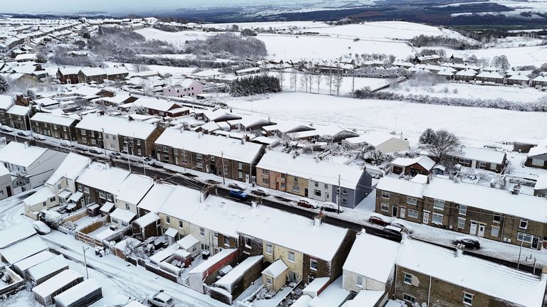 County Durham'daki Tow Law'da gece boyunca kar yağdı. Resim: PA