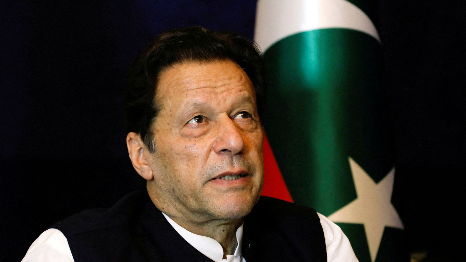Voormalig Pakistaanse premier Imran Khan krijgt 17 jaar cel wegens staatsdonatiefraude | Nieuws uit de wereld