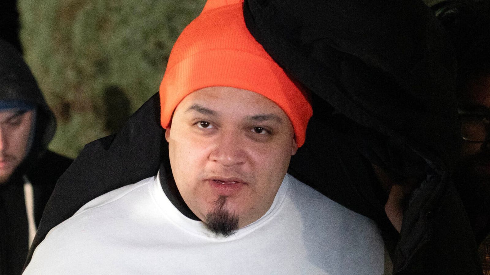 Kilmar Abrego Garcia vrijgelaten uit immigratiedetentiecentrum op bevel van de rechter terwijl hij vecht om in de VS te blijven | Amerikaans nieuws