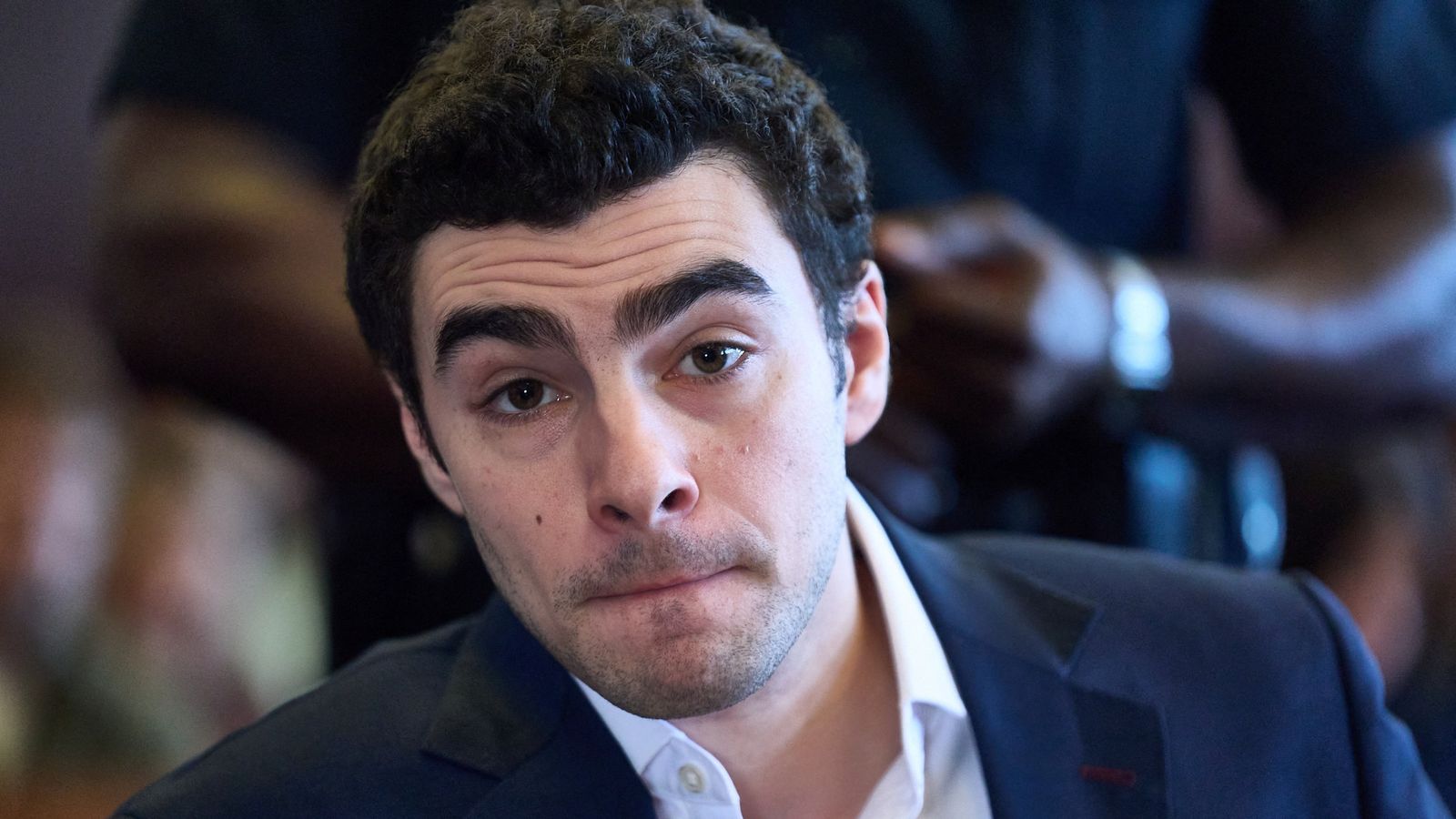 Man charged with impersonating FBI agent in apparent bid to free Luigi Mangione from New York jail