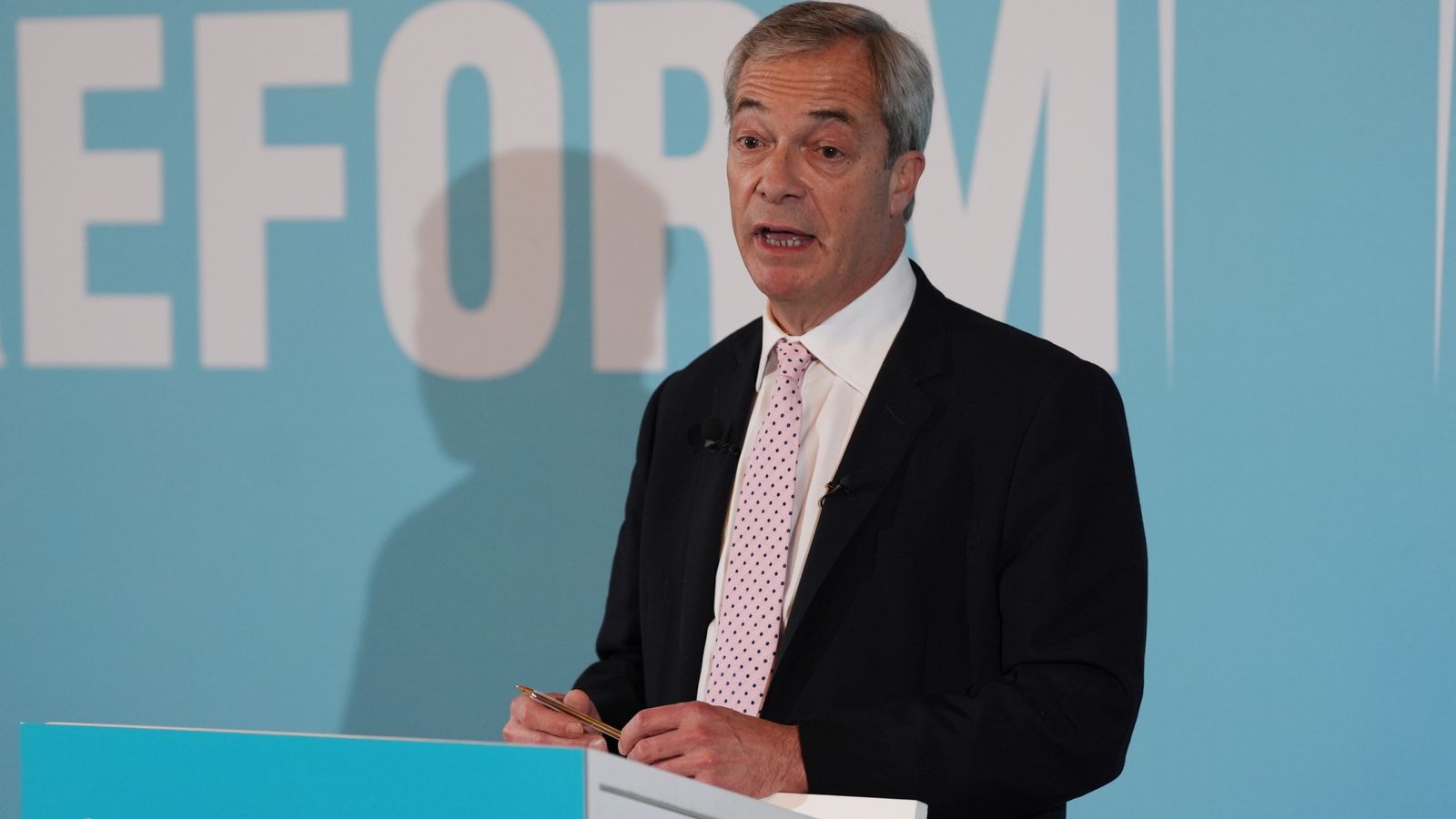 Nigel Farage sang antisemitic songs to Jewish classmates, former Dulwich pupil claims