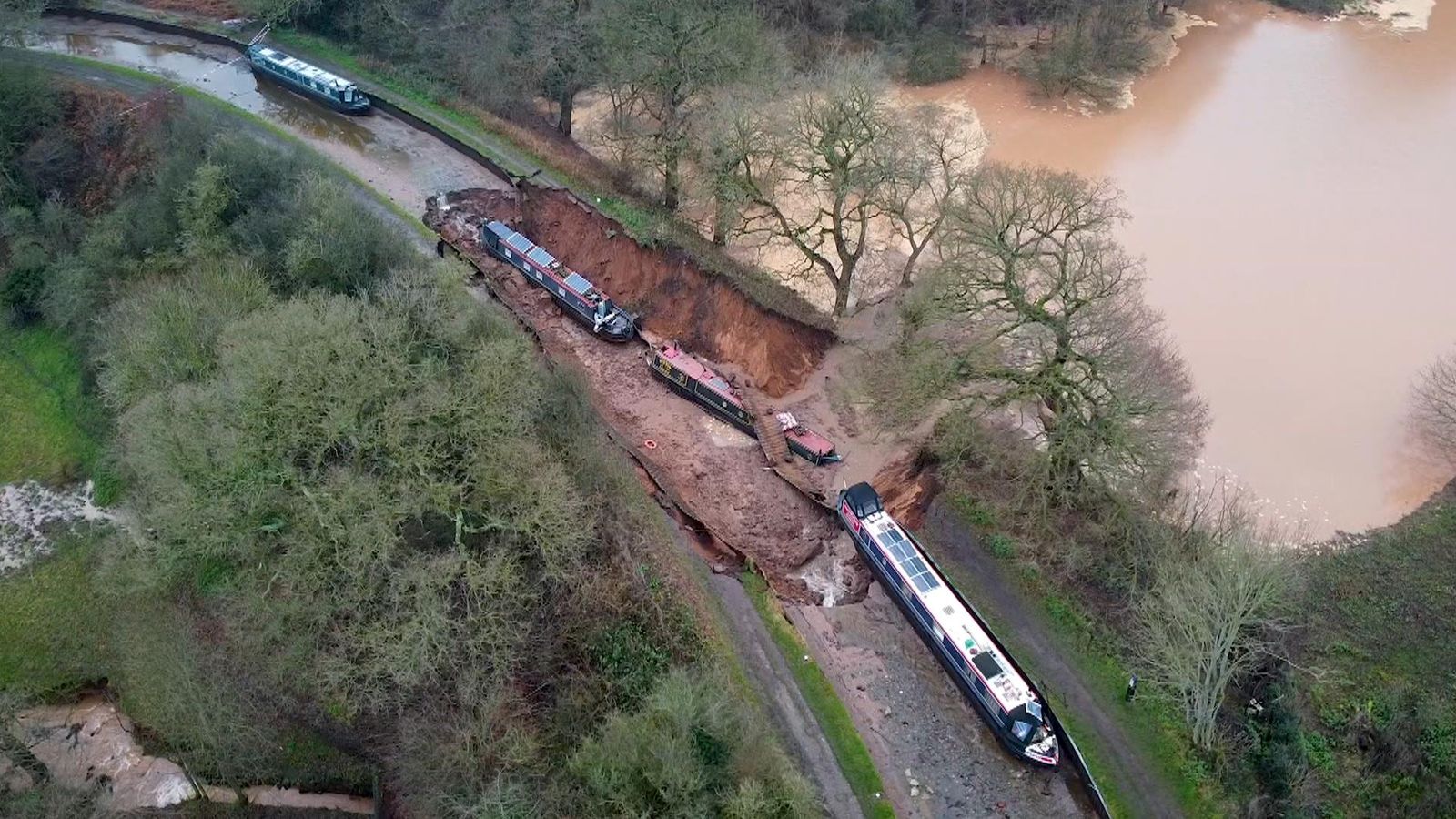 Major incident declared as sinkhole drains canal and swallows narrowboats in Shropshire