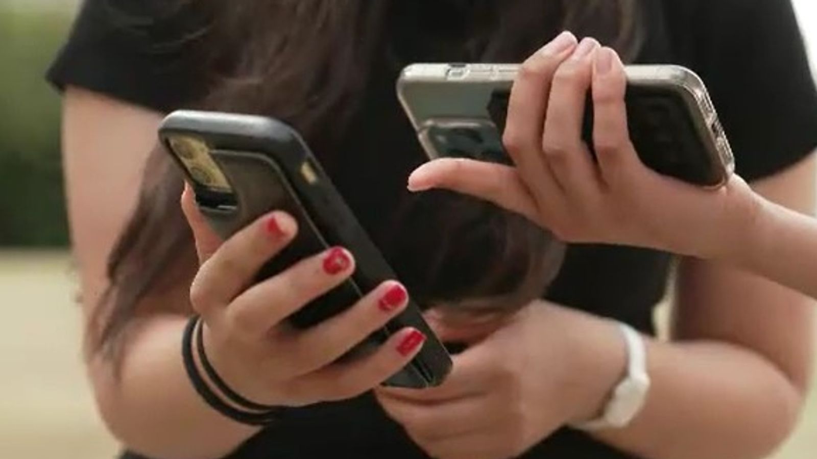 Australian teenagers say they're finding a way around social media ban