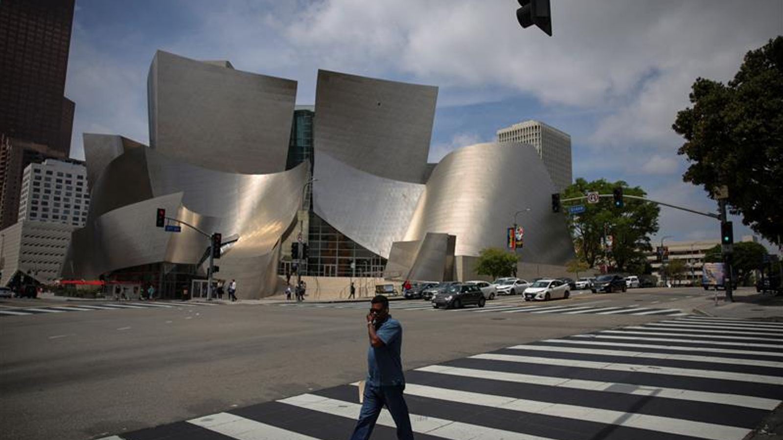 Frank Gehry, one of the world's most innovative architects, dies aged(02)
