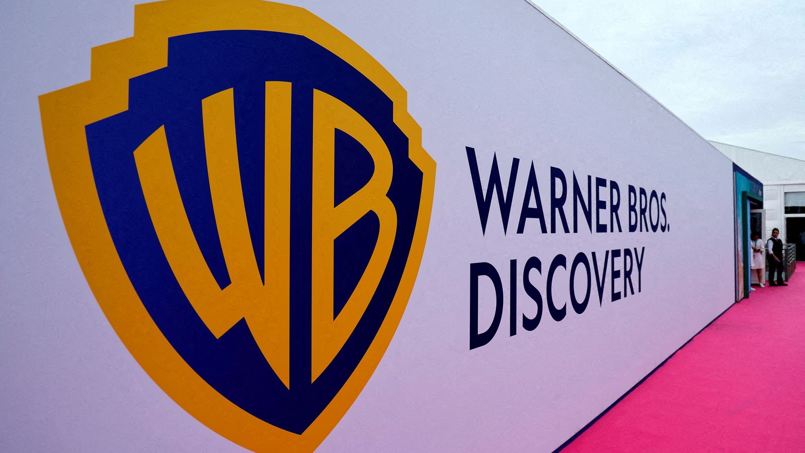 Netflix agrees blockbuster bn deal for Warner Bros studios 
