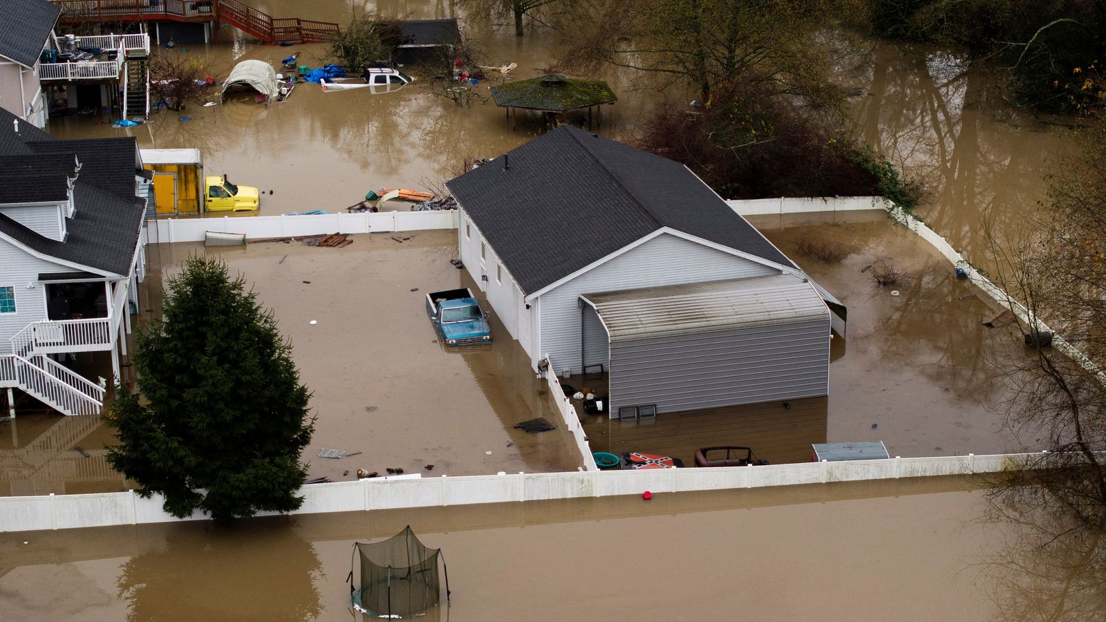 Washington state flooding forces entire city to evacuate as rivers ...
