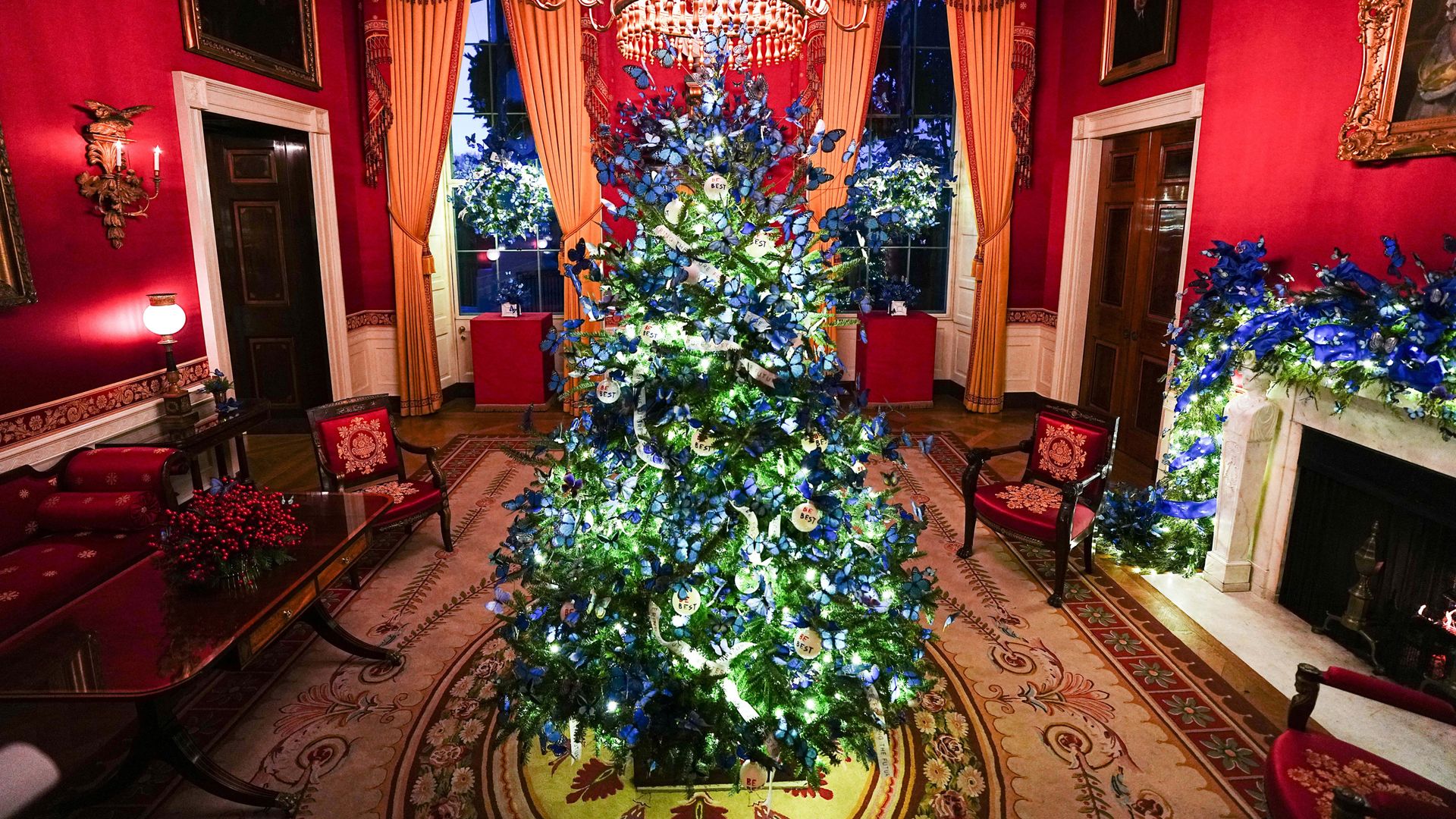 Melania Trump unveils White House Christmas decorations