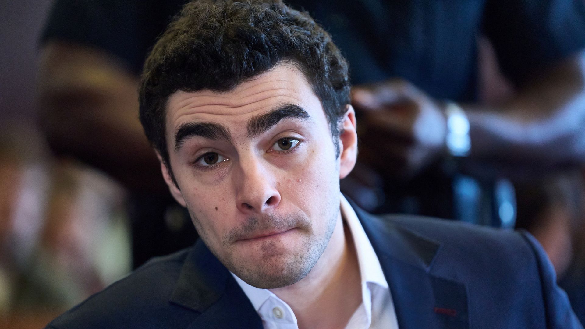 Man charged with impersonating FBI agent in apparent bid to free Luigi Mangione