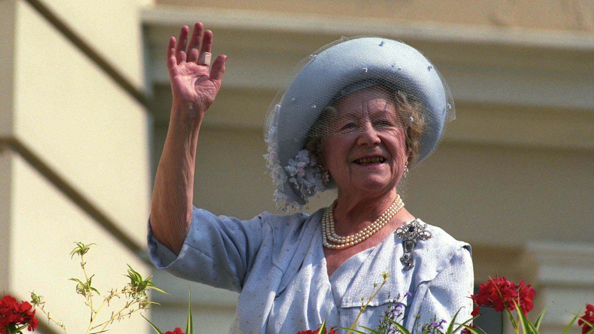 No 10 issued apology over John Major's birthday message to Queen Mother, newly-released papers reveal