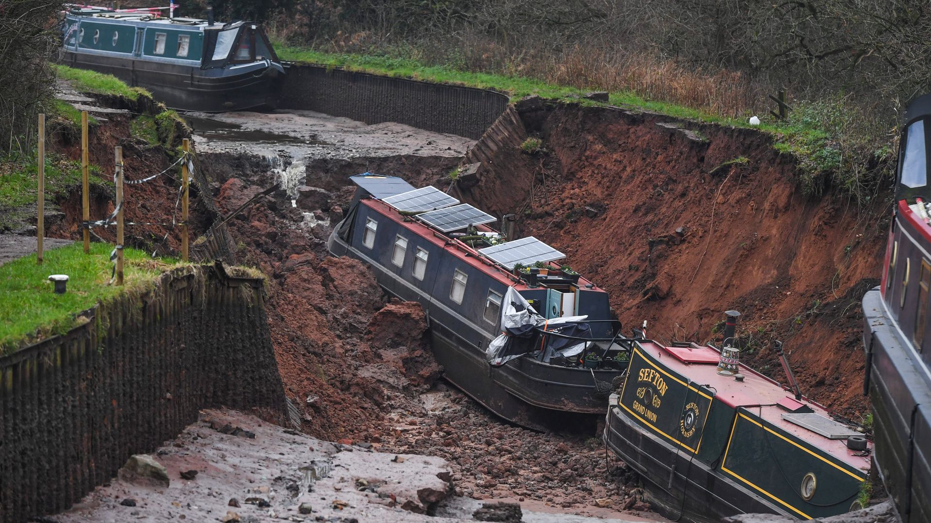Video shows boat sliding 'like Titanic' into huge hole after canal collapse