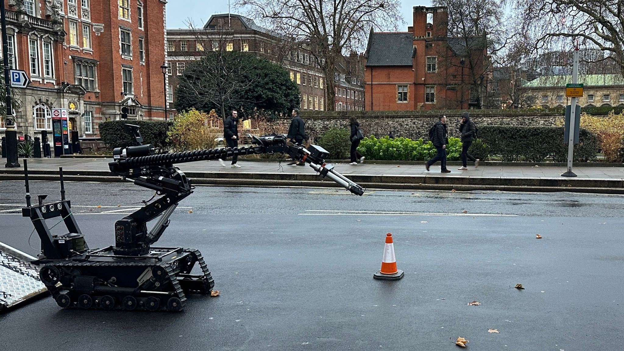 Bomb disposal robot deployed to parliament to tackle box of Christmas ...