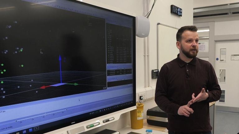 Simon Augustus, Kingston Üniversitesi biyomekanik alanında kıdemli öğretim görevlisi